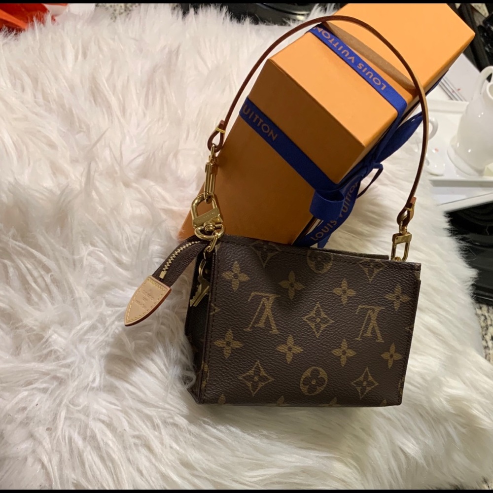 Sold Louis Vuitton Toiletry 15 - Picture 13 of 16